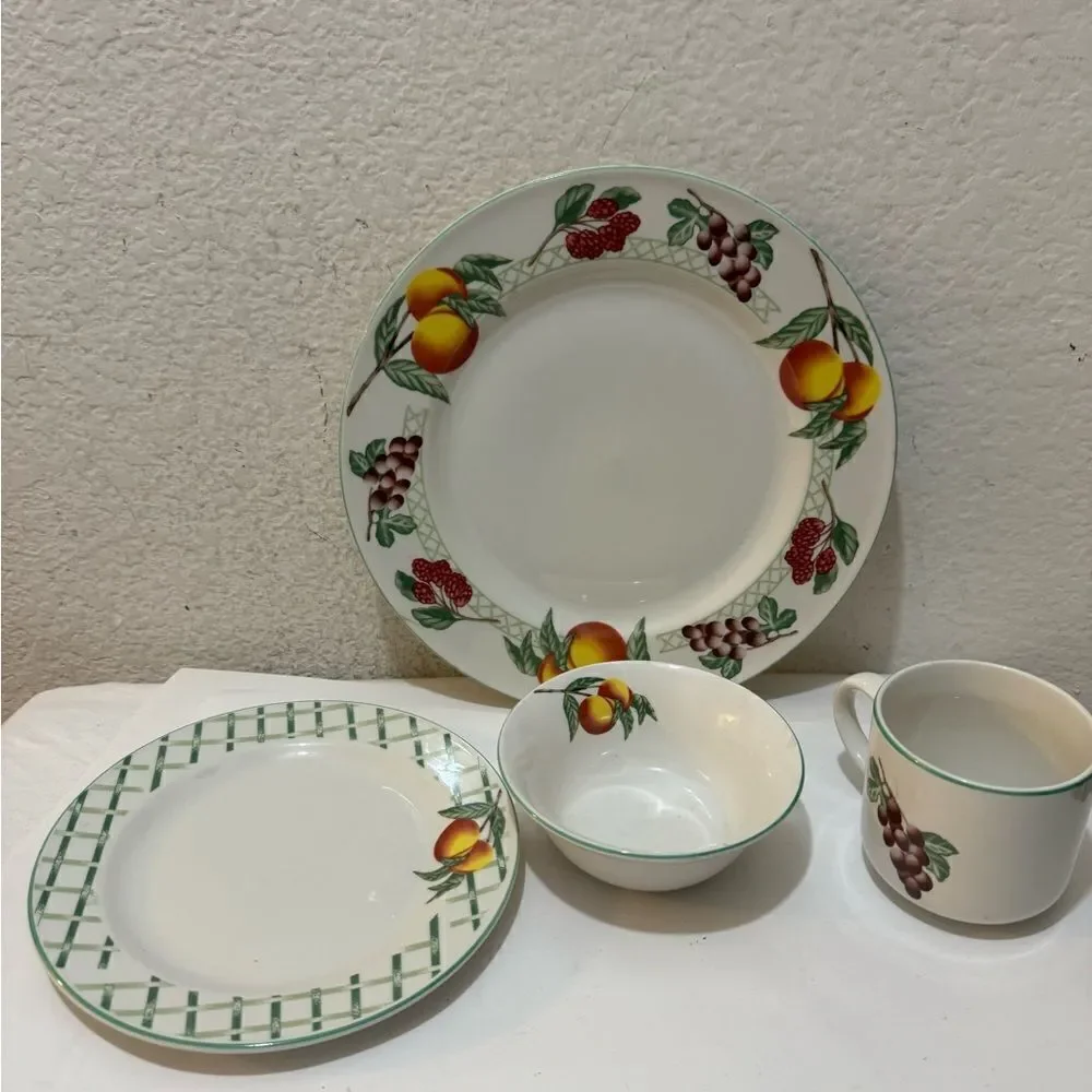 Citation Garden Trellis 4 Piece Place Setting Fruit Lattice
